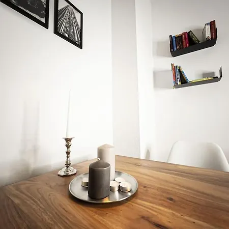 Apartment Wohlfuehl-oase Mitten In Der Stadt - Garten, Grill, Netflix Und Drucker